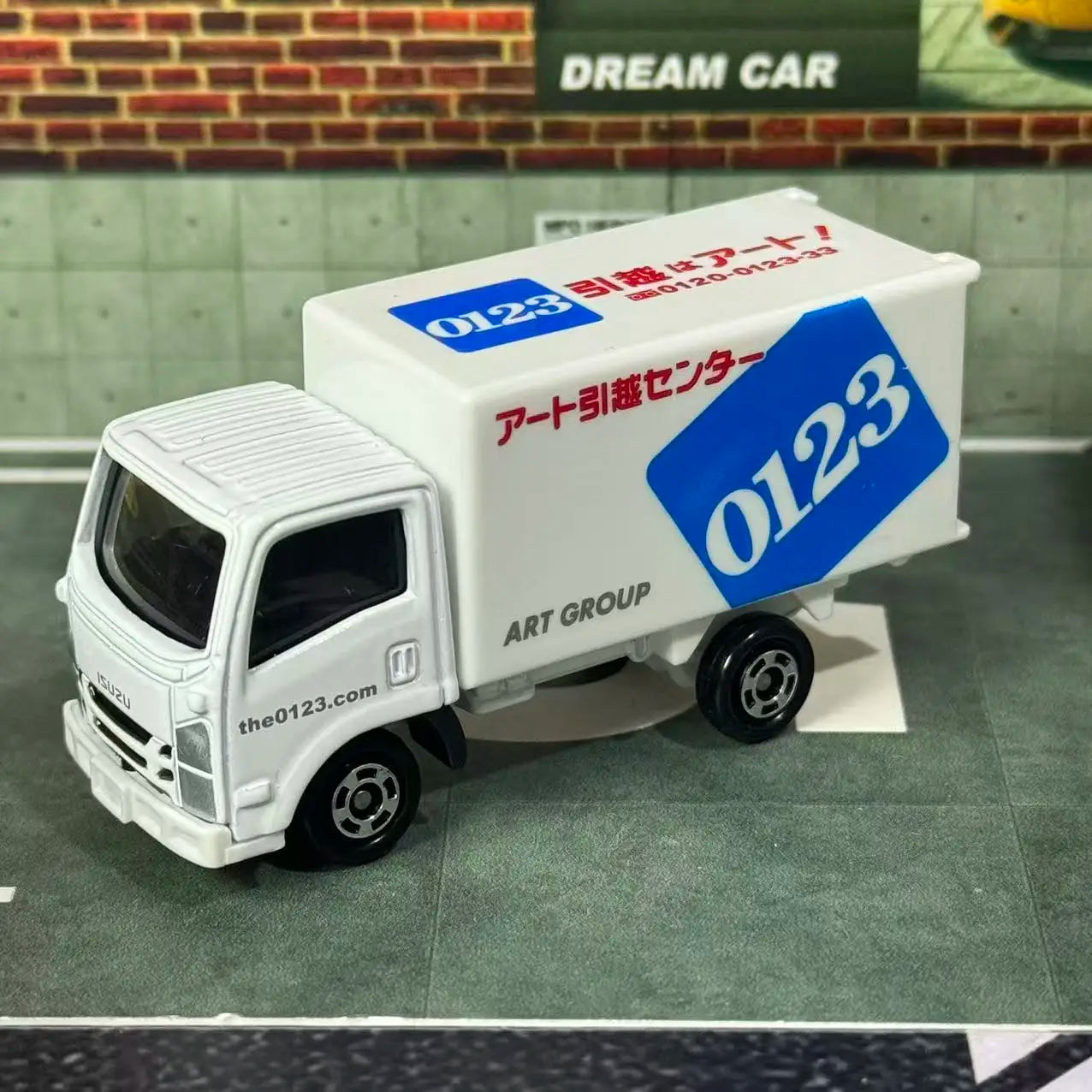 Tomica Regular Series No.57 Art Moving Center Truck Takara Tomy Diecast Truck Model Gift For Children