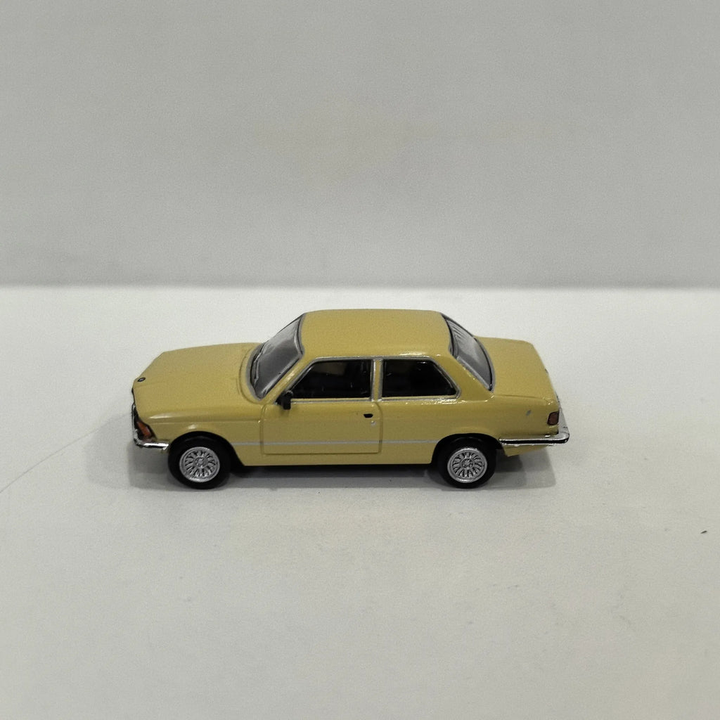 BREKINA HO 1/87 Scale SKODA 1203 Plastics Car Model