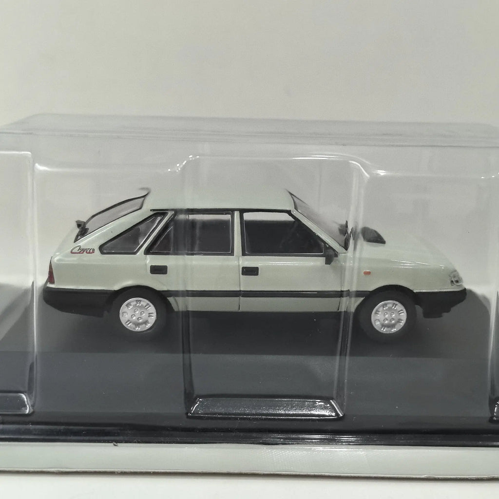 Diecast IXO 1/43 Scale FSO POLONEZ CARO V7 Alloy Car Model
