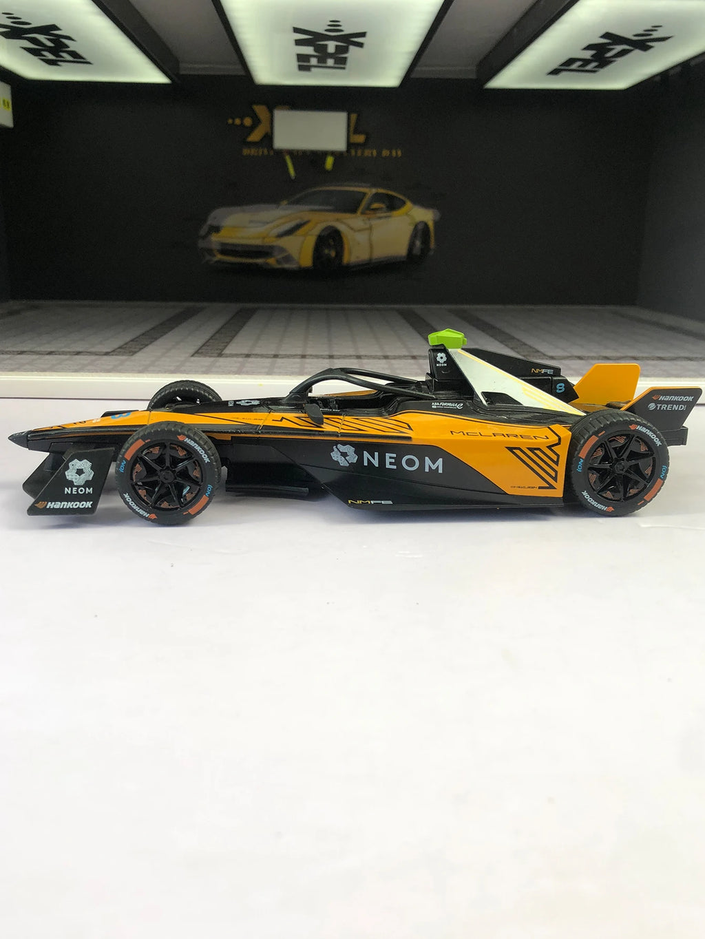TSC 1:24 simulation zinc alloy The ABB FIA Formula E McLaren model car, static ornamentation, metal collectible gift car