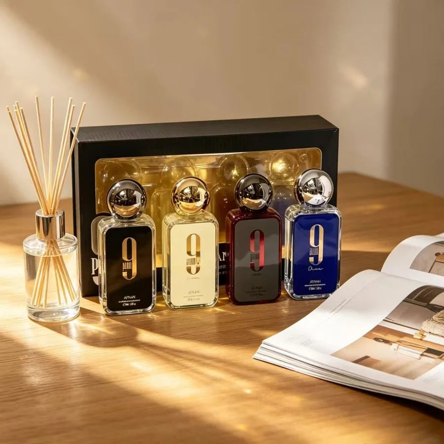 4pc Pour FemmeA perfume suitable for nighttime use, with woody and vanilla notes.