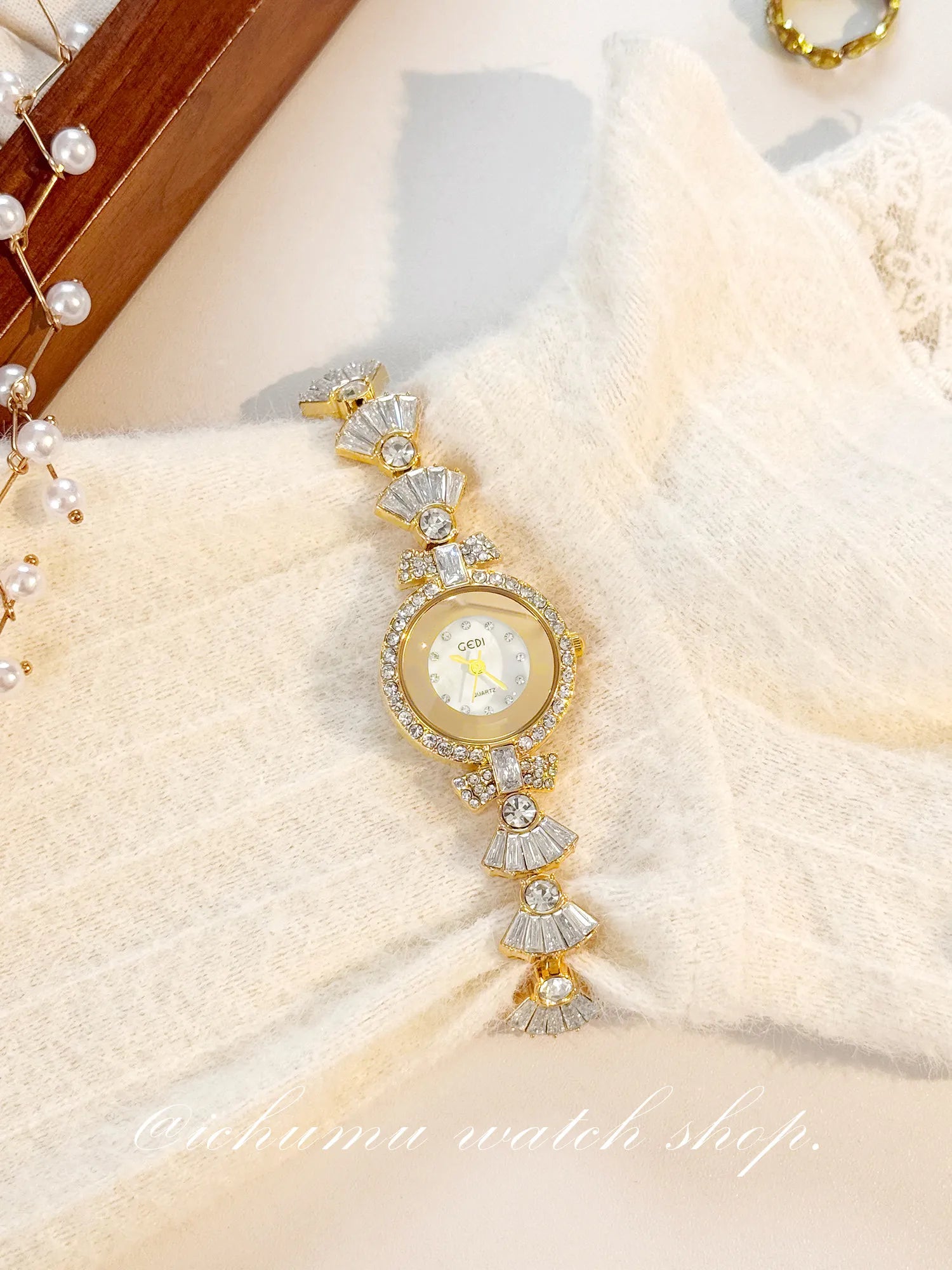 Mermaid Women's Watch Light Luxury Niche Diamond Bracelet Quartz Watch Fashion High-end Gift
