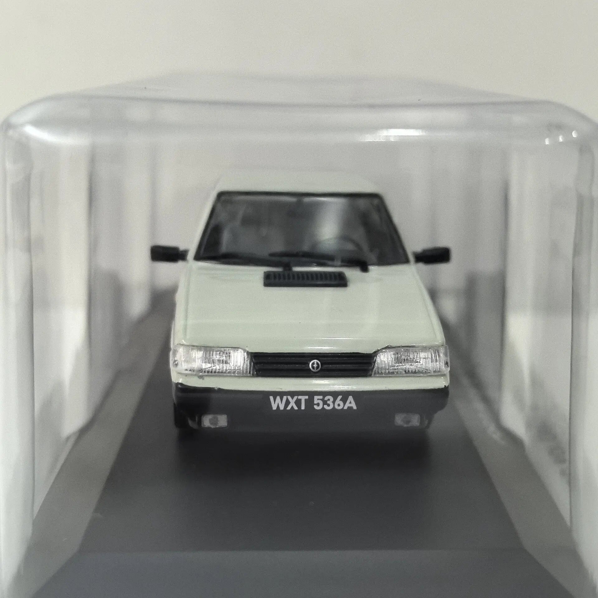 Diecast IXO 1/43 Scale FSO POLONEZ CARO V7 Alloy Car Model