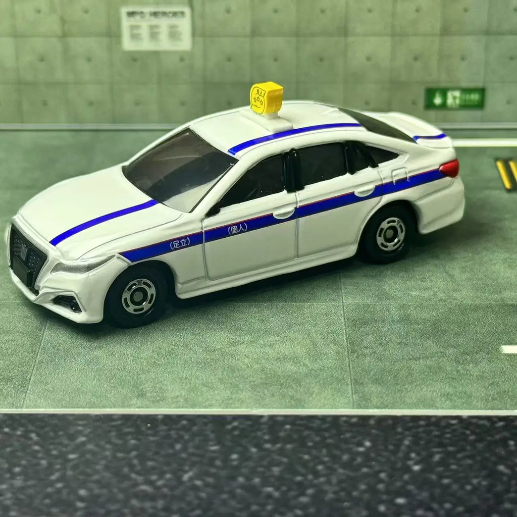 Tomica No.84 Toyota Crown Private Taxi Die Cast Toy Car Model Takara Tomy Mini Collection