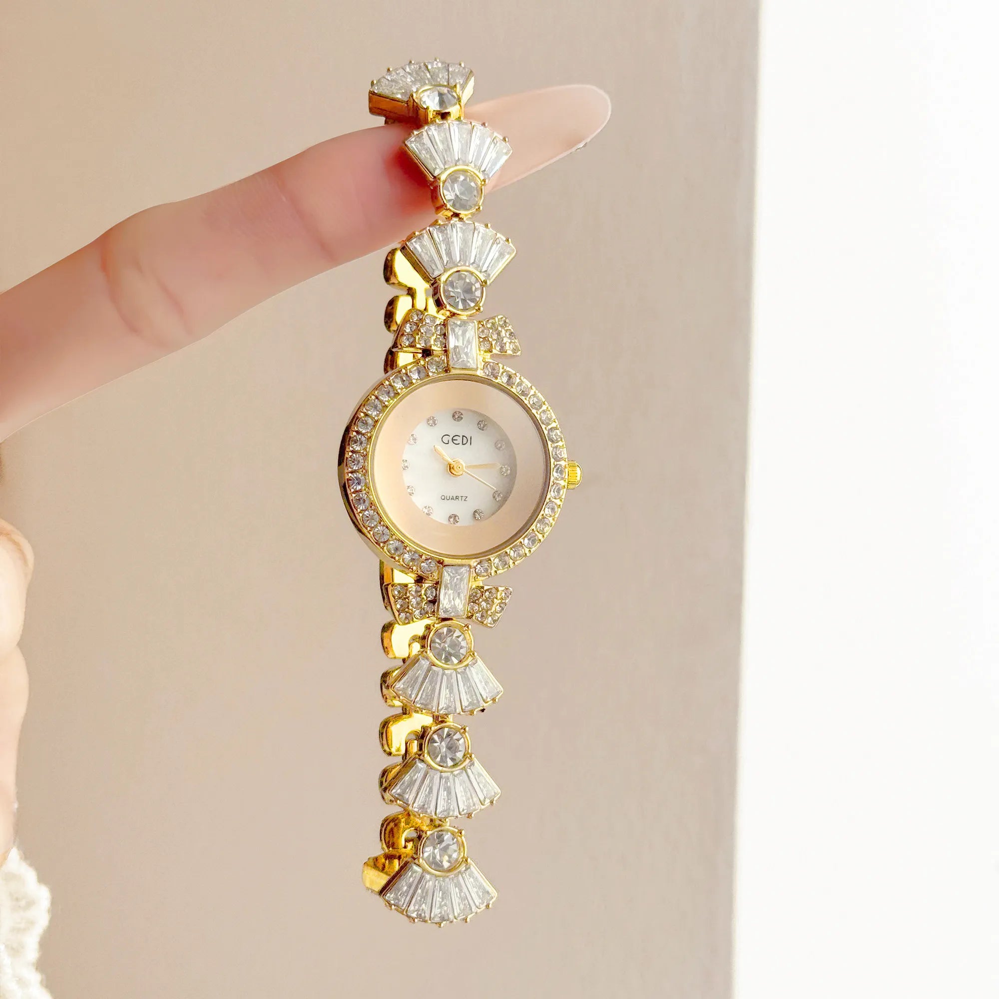 Mermaid Women's Watch Light Luxury Niche Diamond Bracelet Quartz Watch Fashion High-end Gift
