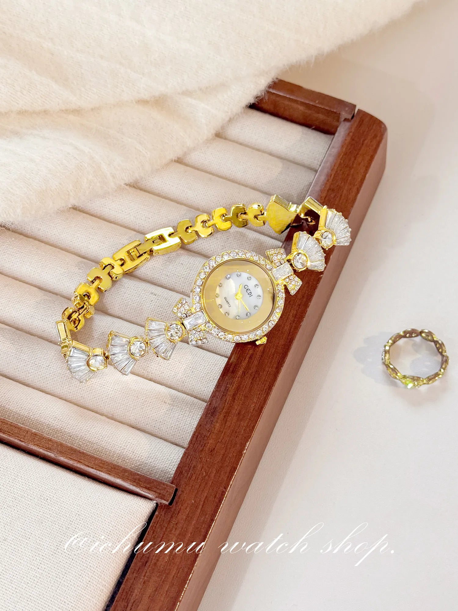 Mermaid Women's Watch Light Luxury Niche Diamond Bracelet Quartz Watch Fashion High-end Gift