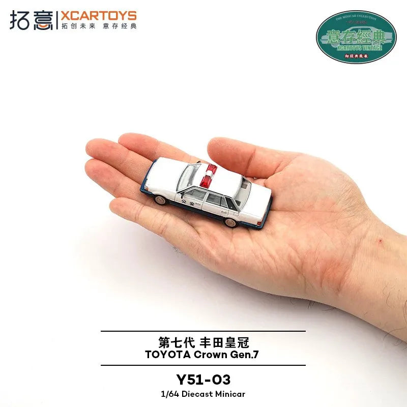 XCARTOYS Car Toys for Boys  Miniature Alloy Car Model Toys Toyota Crown Silver