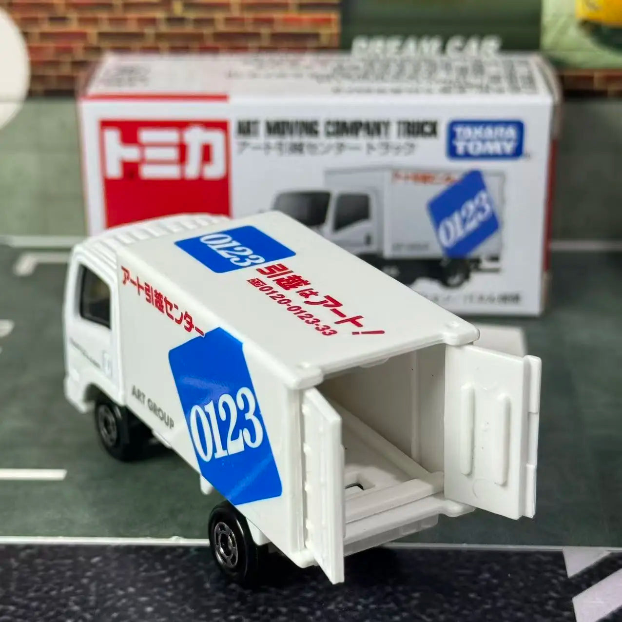 Tomica Regular Series No.57 Art Moving Center Truck Takara Tomy Diecast Truck Model Gift For Children