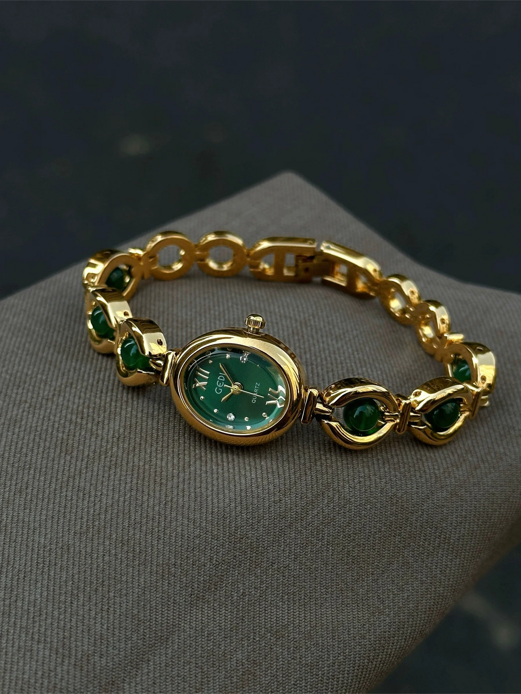 Luxury Gold Ladies Watch Medieval Aristocratic Ladies Watch Exquisite Quartz Watch Waterproof