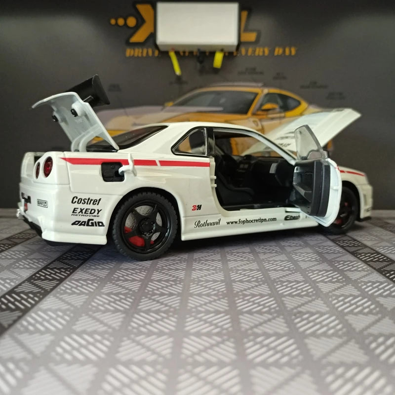 1:24 simulation Nissan GTR-R34 alloy car model doors and engine hood, trunk can be opened rich in details, finely crafted