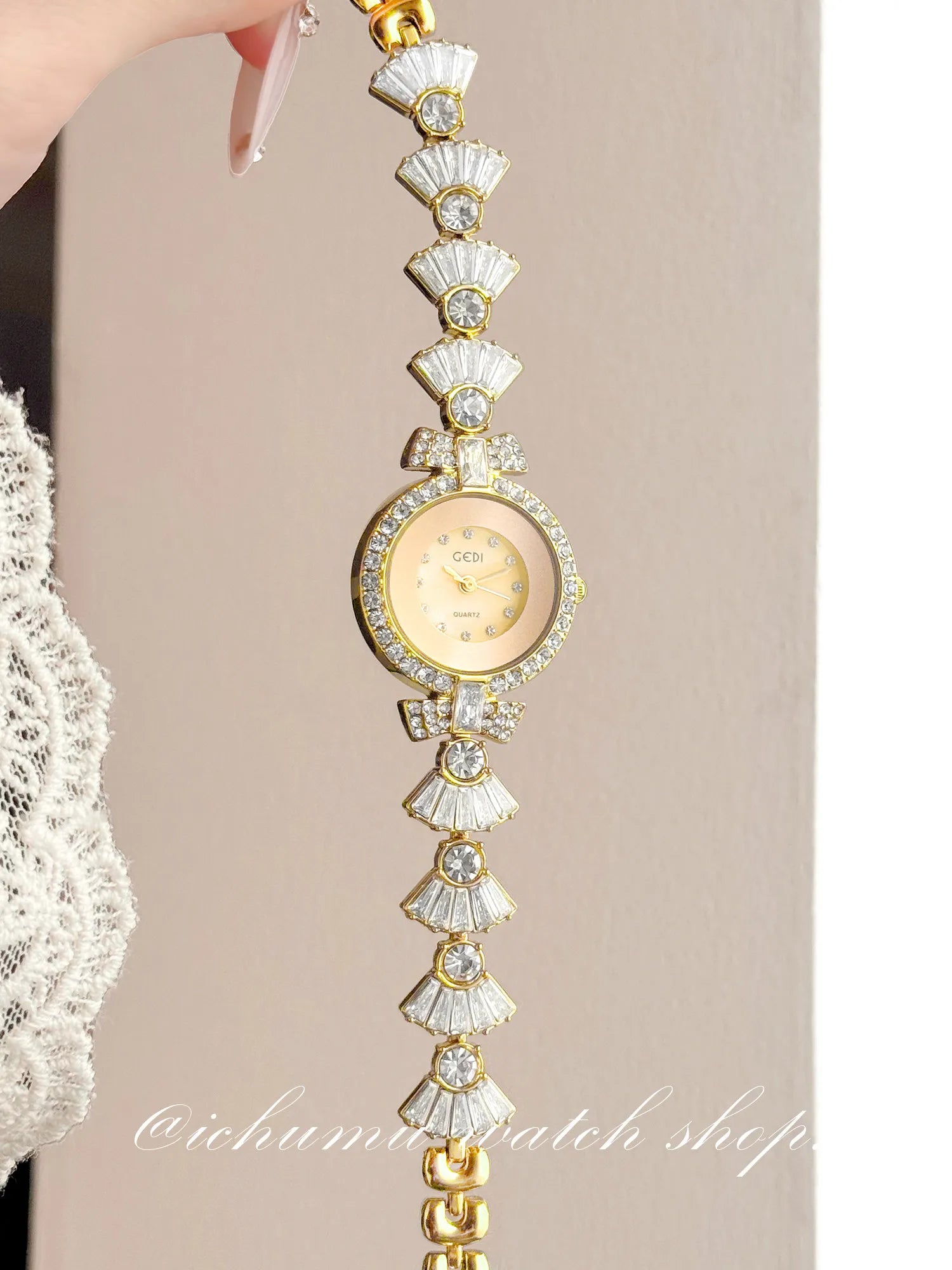 Mermaid Women's Watch Light Luxury Niche Diamond Bracelet Quartz Watch Fashion High-end Gift