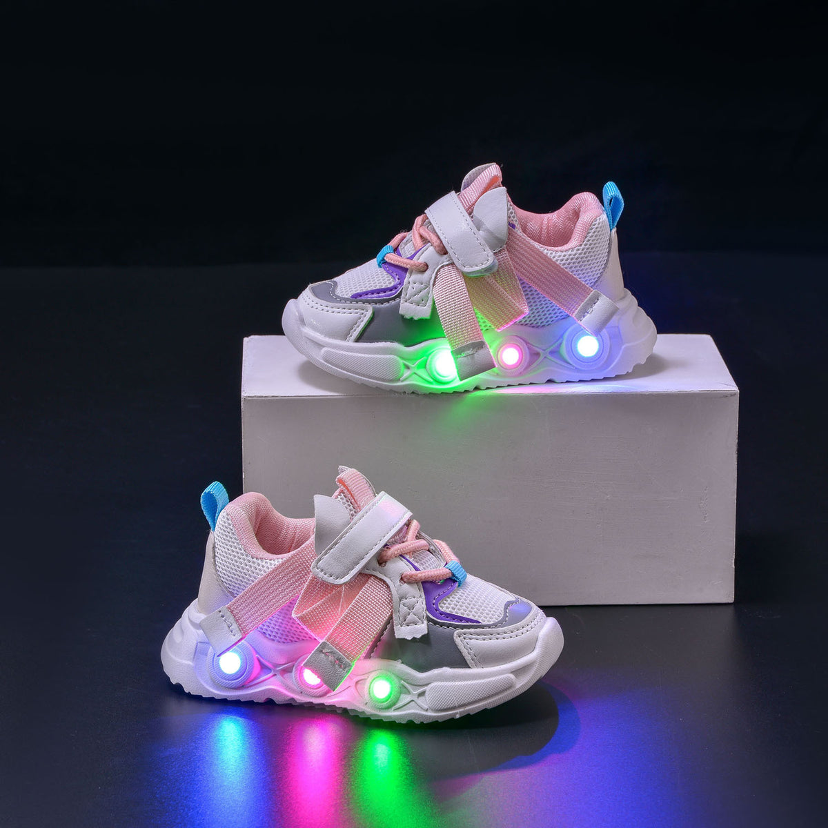 2024 Spring and Autumn New Breathable Children's Running Shoes Mesh Surface 1-6 Years Old Dad Shoes LED Luminous Children's sneaker Trendy