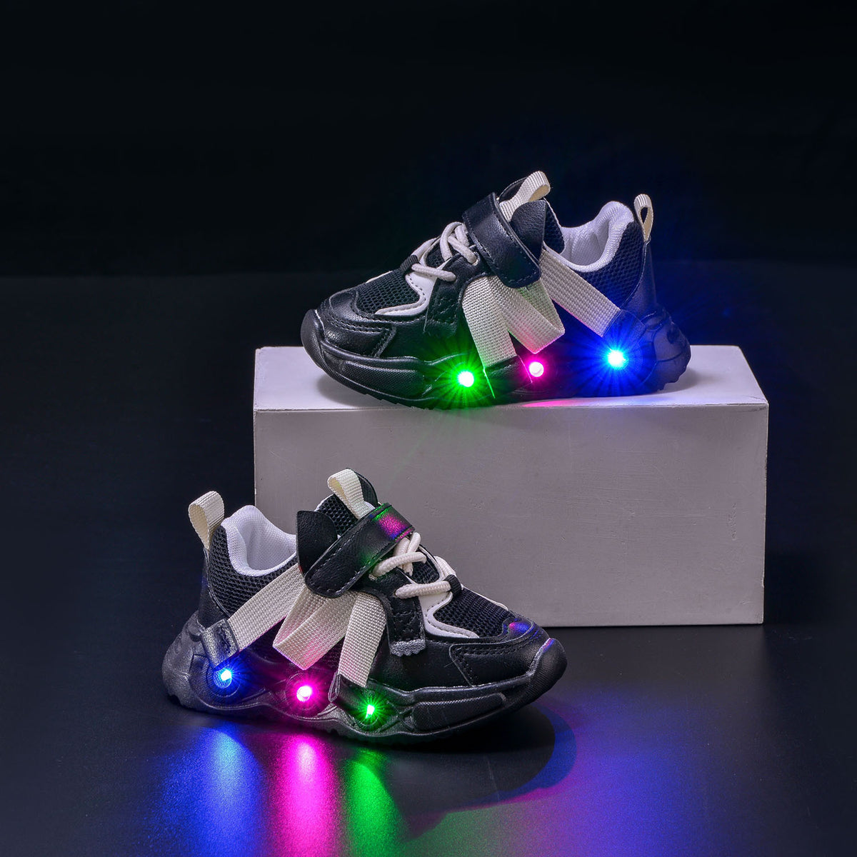 2024 Spring and Autumn New Breathable Children's Running Shoes Mesh Surface 1-6 Years Old Dad Shoes LED Luminous Children's sneaker Trendy