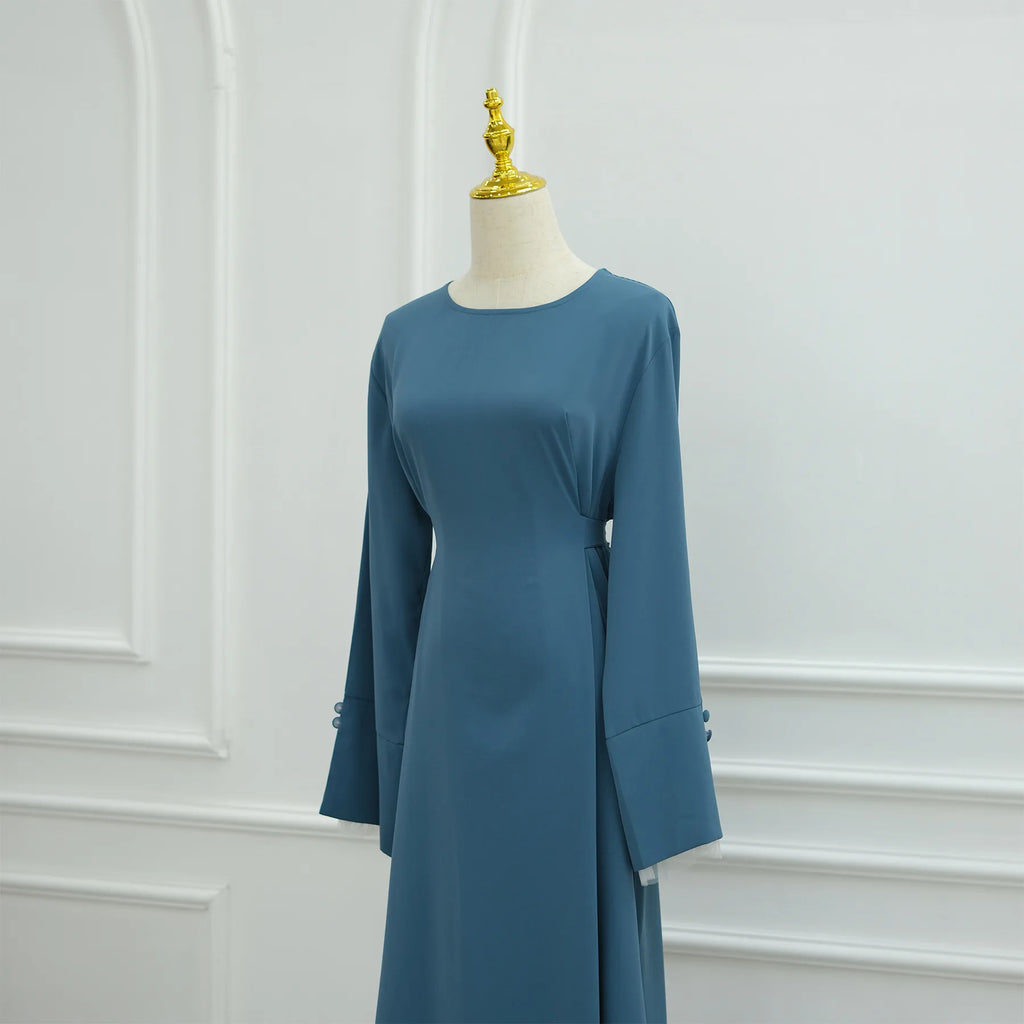 2025 Ramadan Bescheidene Muslimische Damenkleidung Elegantes Arabisches Abaya-Kleid mit Rückengürtel und Spitzenärmeln Islamisches Ausgestelltes Maxi-Gewand
