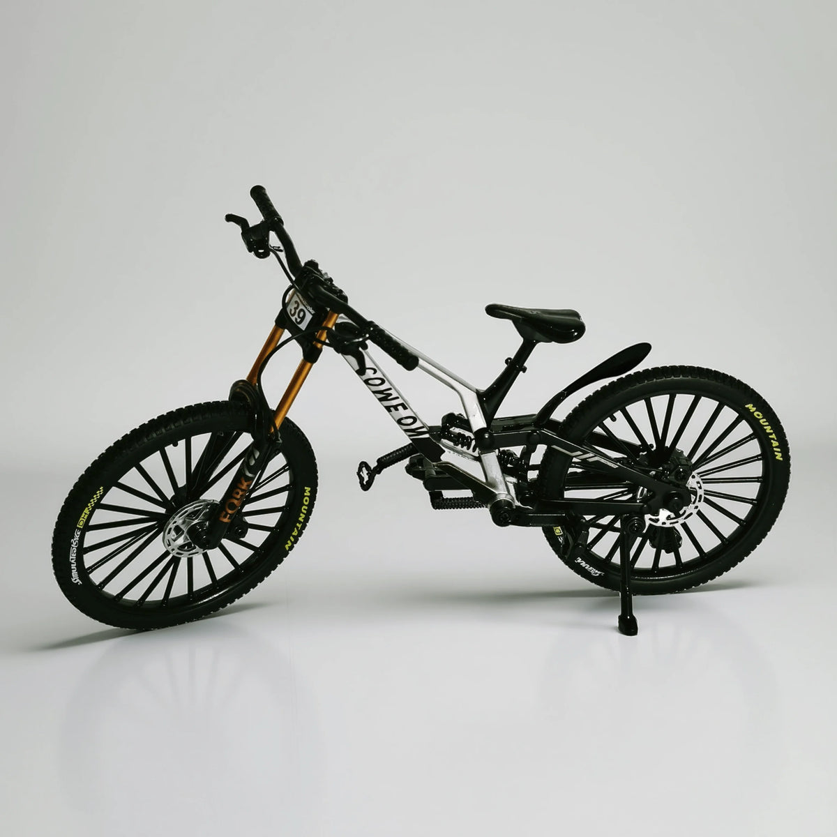 1:8 All-Terrain Mountain bicycle Die-Made Model with realistic suspension and brakes, suitable for indoor and outdoor display.
