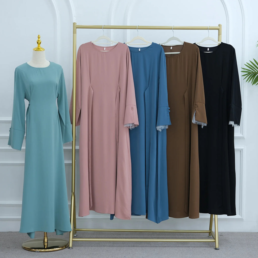 2025 Ramadan Bescheidene Muslimische Damenkleidung Elegantes Arabisches Abaya-Kleid mit Rückengürtel und Spitzenärmeln Islamisches Ausgestelltes Maxi-Gewand