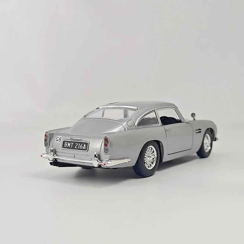 1:24 simulation Aston Martin DB5 James Bond 007 alloy car model decoration, door can be opened, car gift
