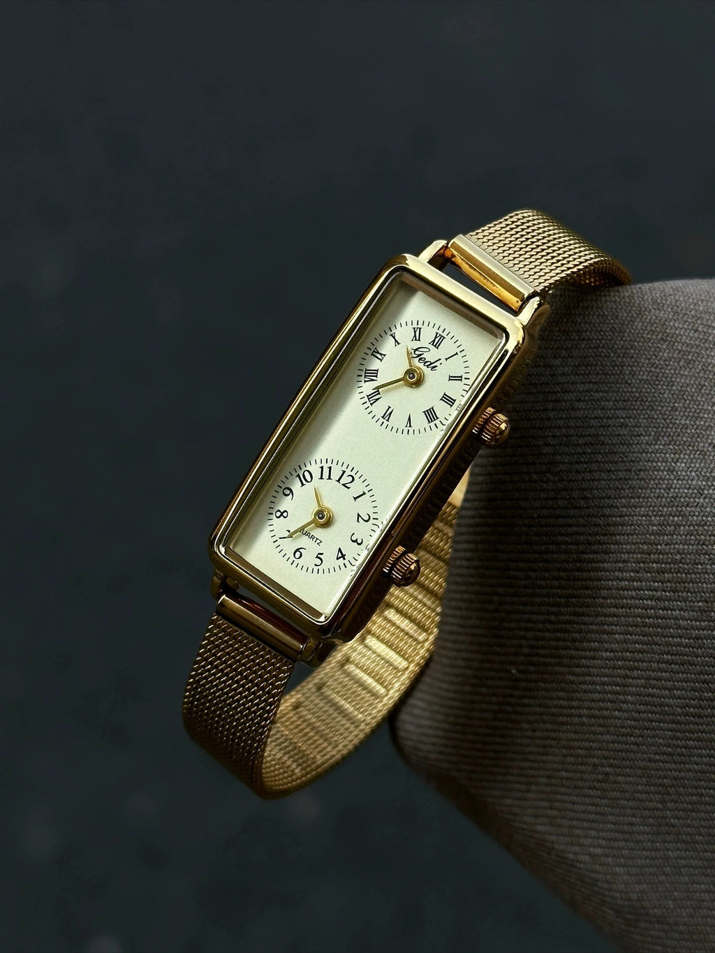 Luxury Gold Ladies Watch Medieval Aristocratic Ladies Watch Exquisite Quartz Watch Waterproof