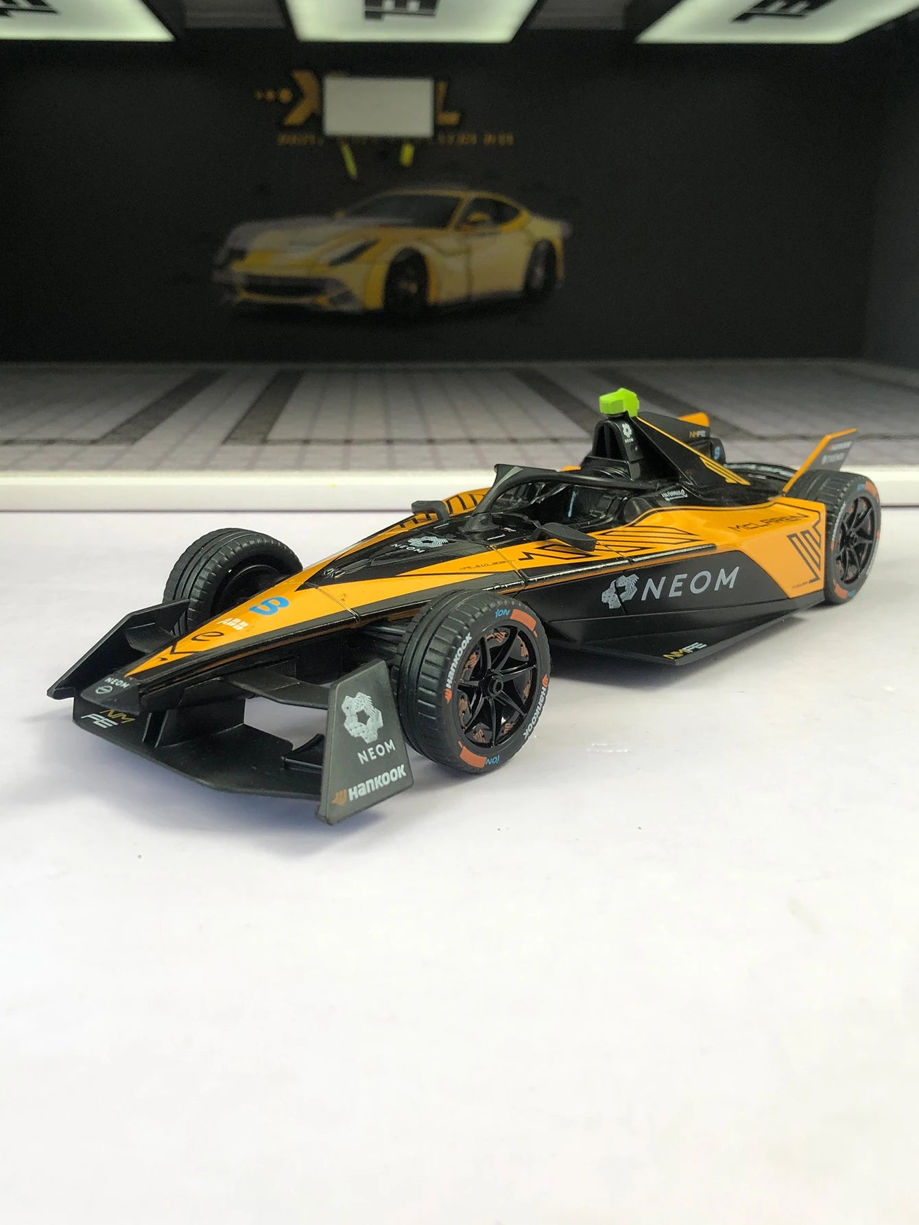 TSC 1:24 simulation zinc alloy The ABB FIA Formula E McLaren model car, static ornamentation, metal collectible gift car