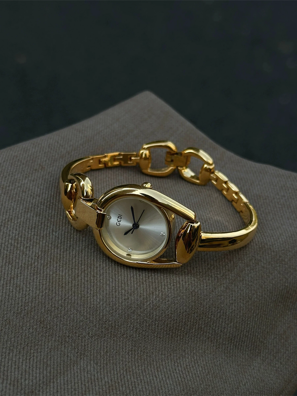 Luxury Gold Ladies Watch Medieval Aristocratic Ladies Watch Exquisite Quartz Watch Waterproof