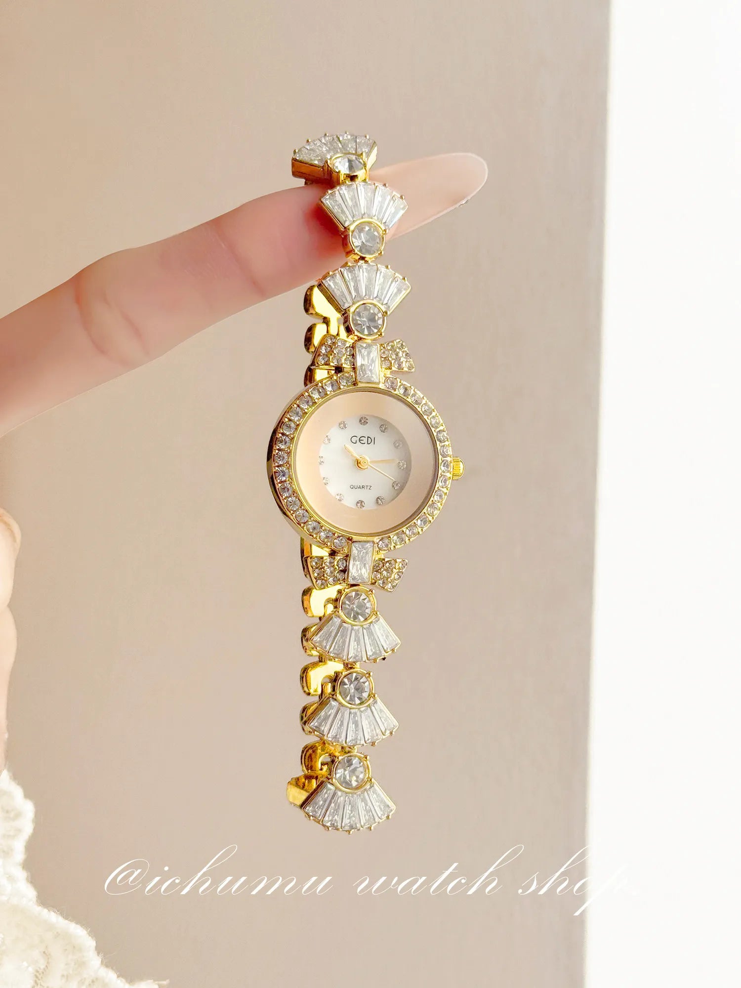 Mermaid Women's Watch Light Luxury Niche Diamond Bracelet Quartz Watch Fashion High-end Gift