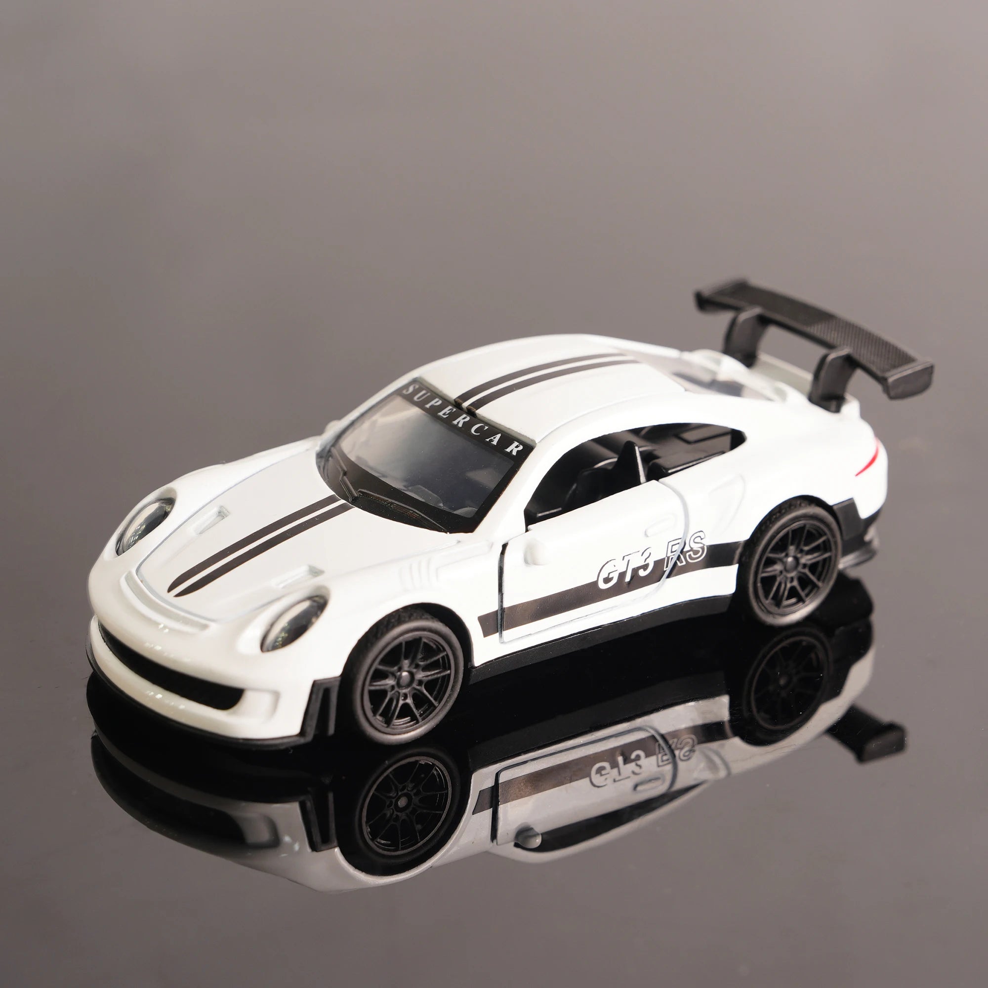 1:32 White Gt3 Rs Alloy Race Car Model, Diecast Sports Car with Openable Doors, Pull-Back Collectible Toy for Kids & Car Fans