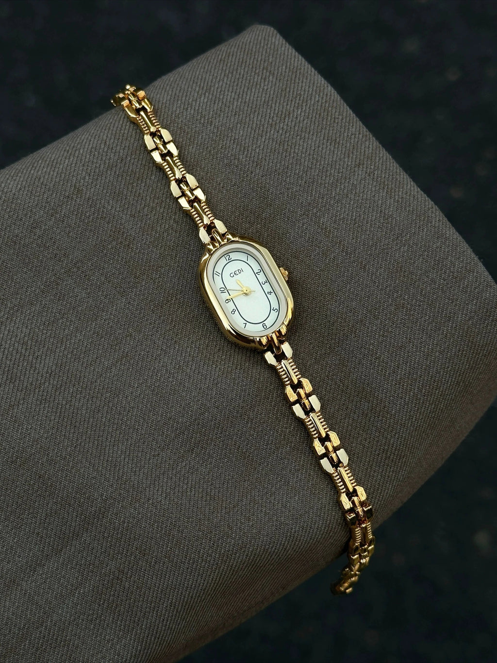 Luxury Gold Ladies Watch Medieval Aristocratic Ladies Watch Exquisite Quartz Watch Waterproof
