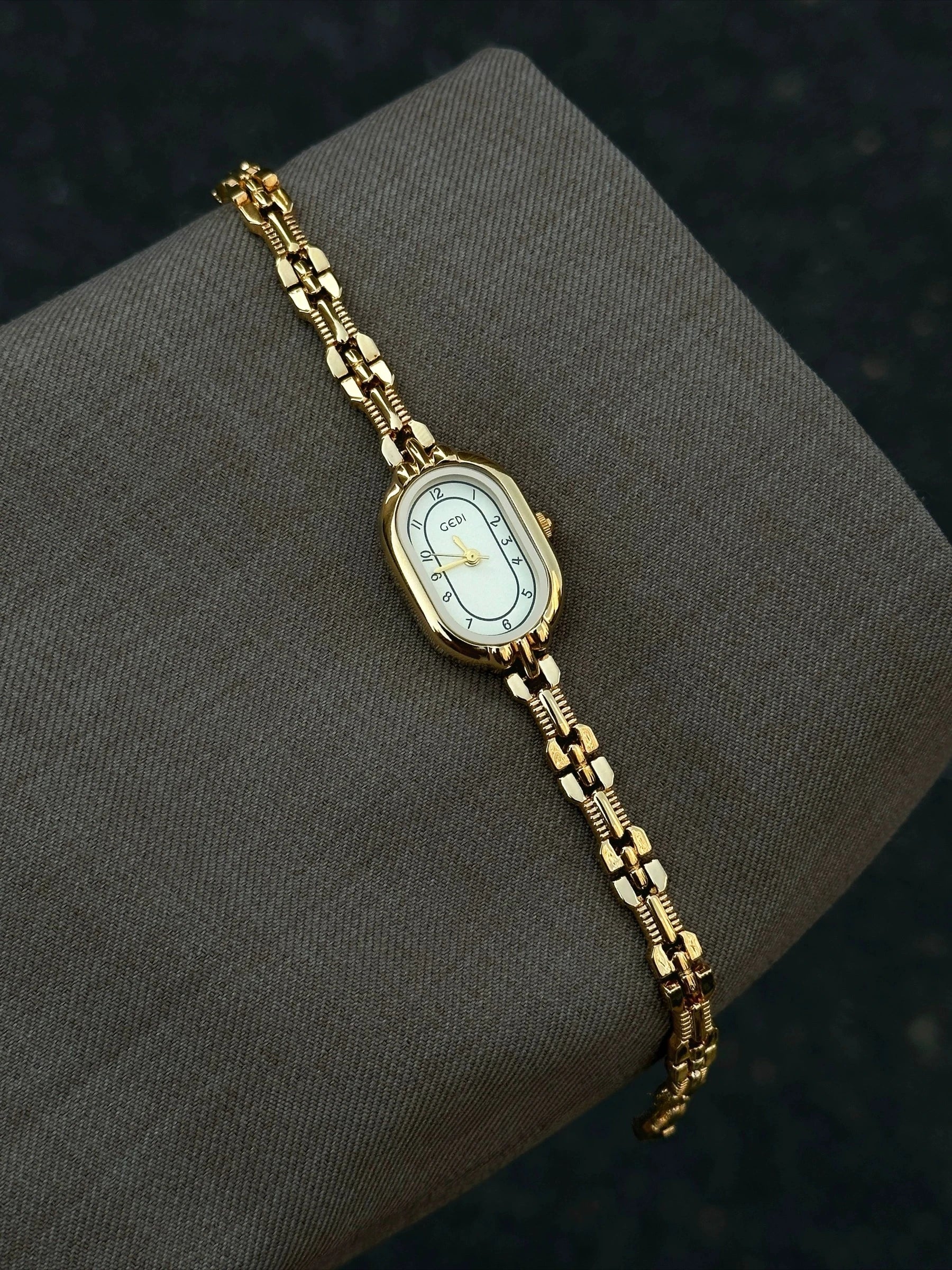 Luxury Gold Ladies Watch Medieval Aristocratic Ladies Watch Exquisite Quartz Watch Waterproof