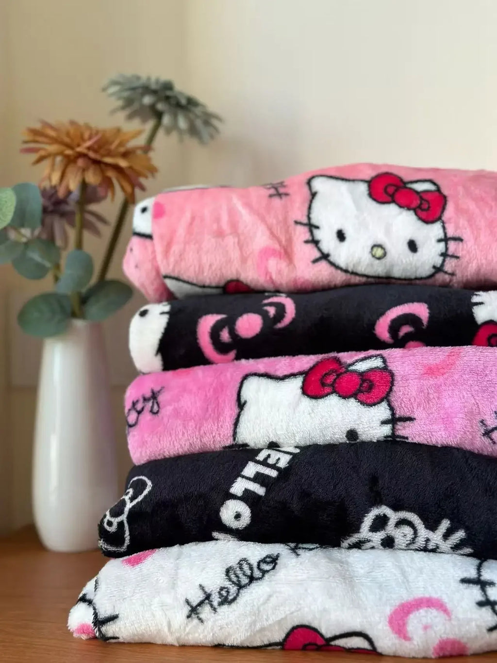Hello Kitty flannel sleeping pants women's autumn and winter velvet warm casual home graffiti pants can be worn outside