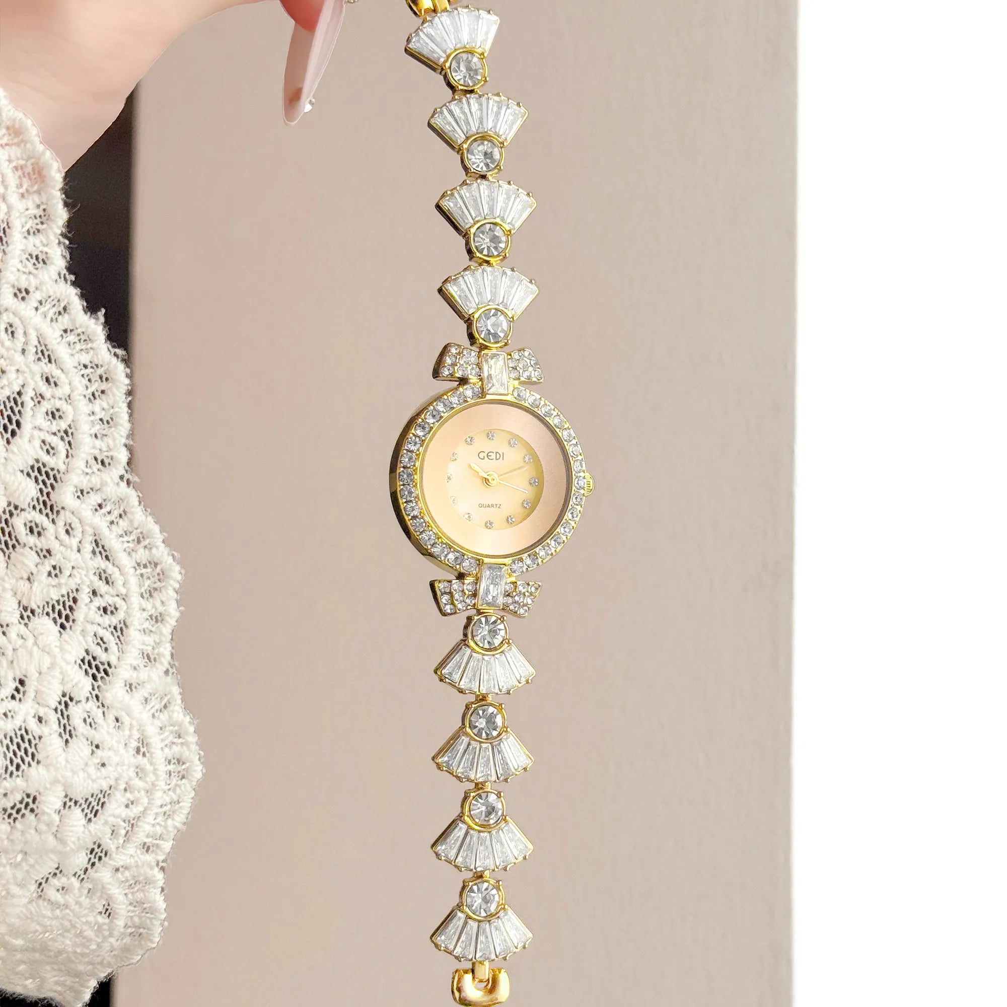 Mermaid Women's Watch Light Luxury Niche Diamond Bracelet Quartz Watch Fashion High-end Gift