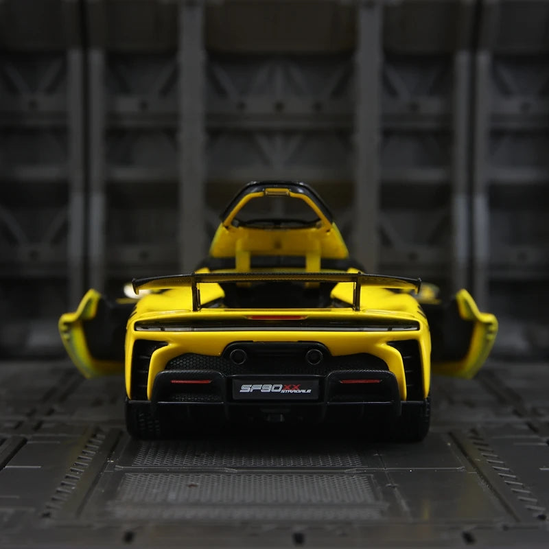 Bburago 1:24 simulation Ferrari SF90 XX Stradale alloy car model, doors and trunk can be opened rich in details, finely crafted