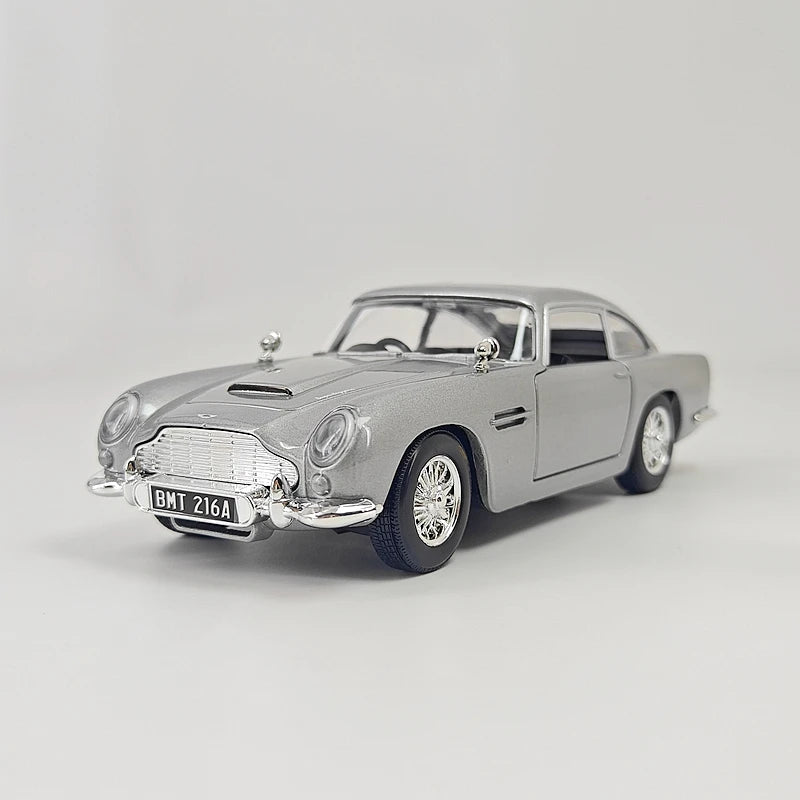 1:24 simulation Aston Martin DB5 James Bond 007 alloy car model decoration, door can be opened, car gift