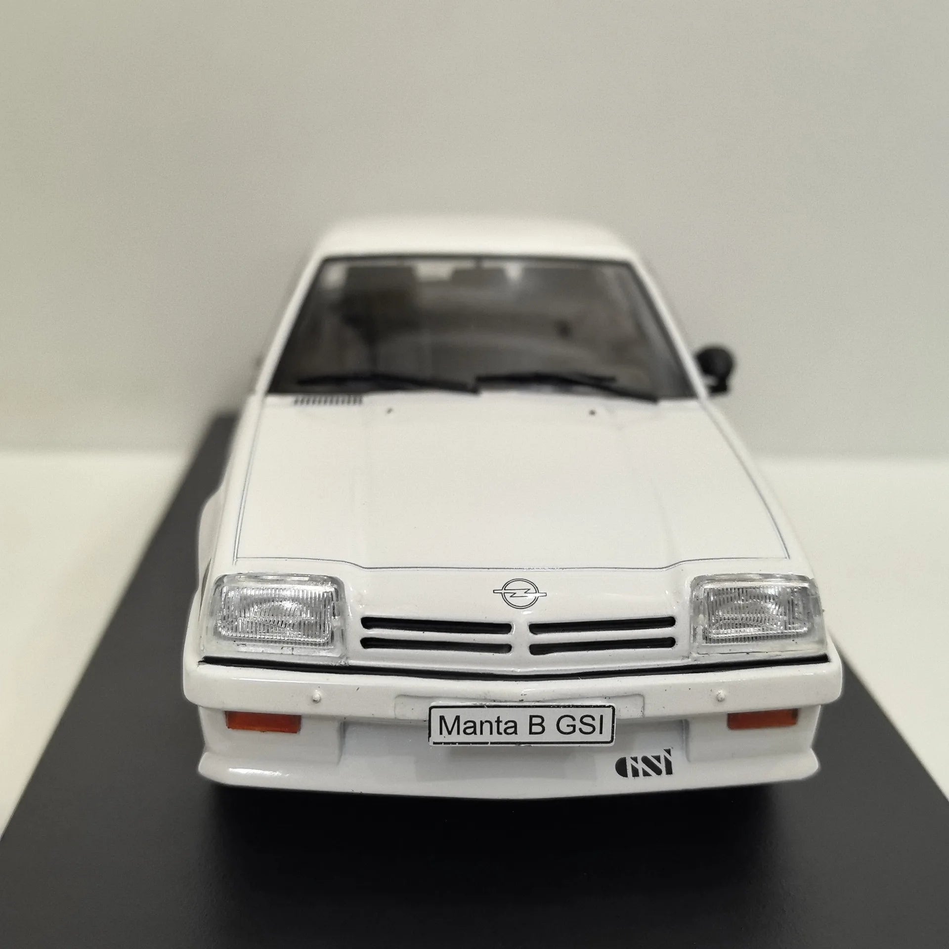 Diecast WHITEBOX 1/24 Scale OPEL MANTA B GSSI K3 Alloy Car Model