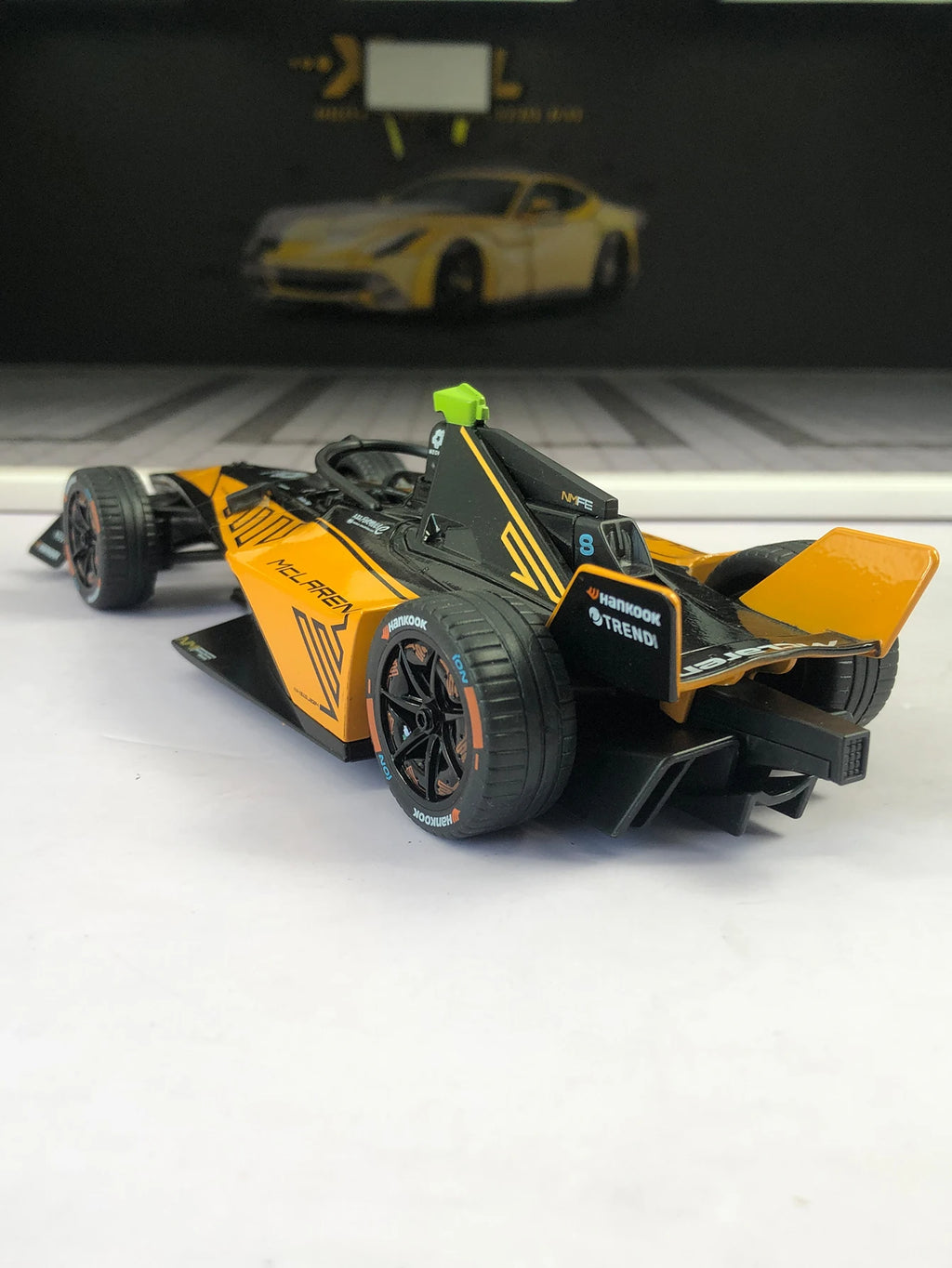 TSC 1:24 simulation zinc alloy The ABB FIA Formula E McLaren model car, static ornamentation, metal collectible gift car