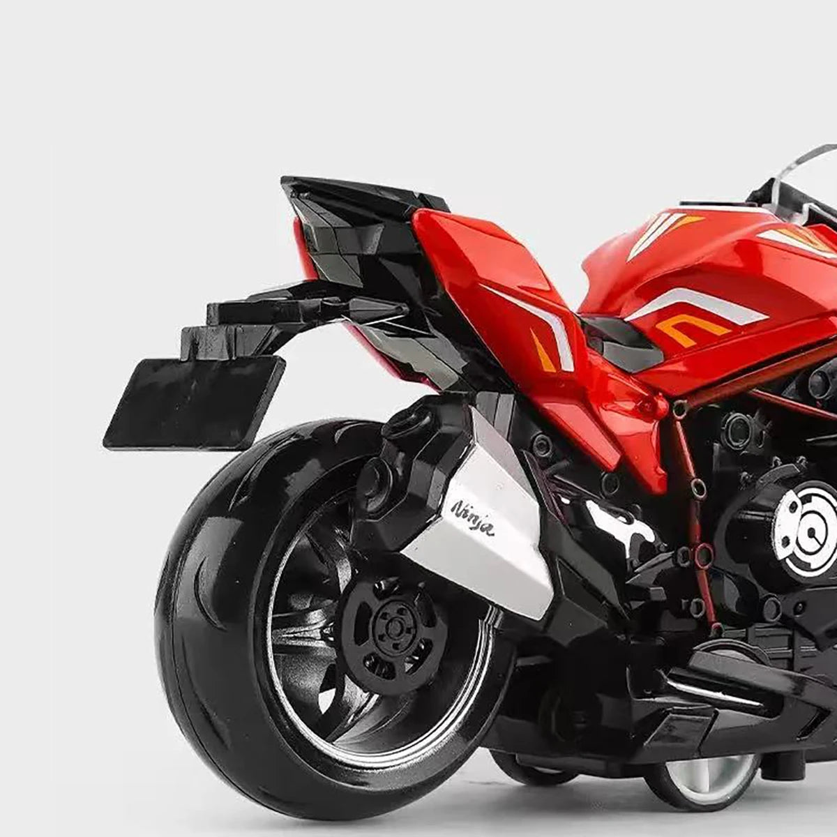 1:32 Scale Cast Simulation Alloy Toy Motorcycle Pull-Back Drive Collectible Miniature Bike Model for Kids