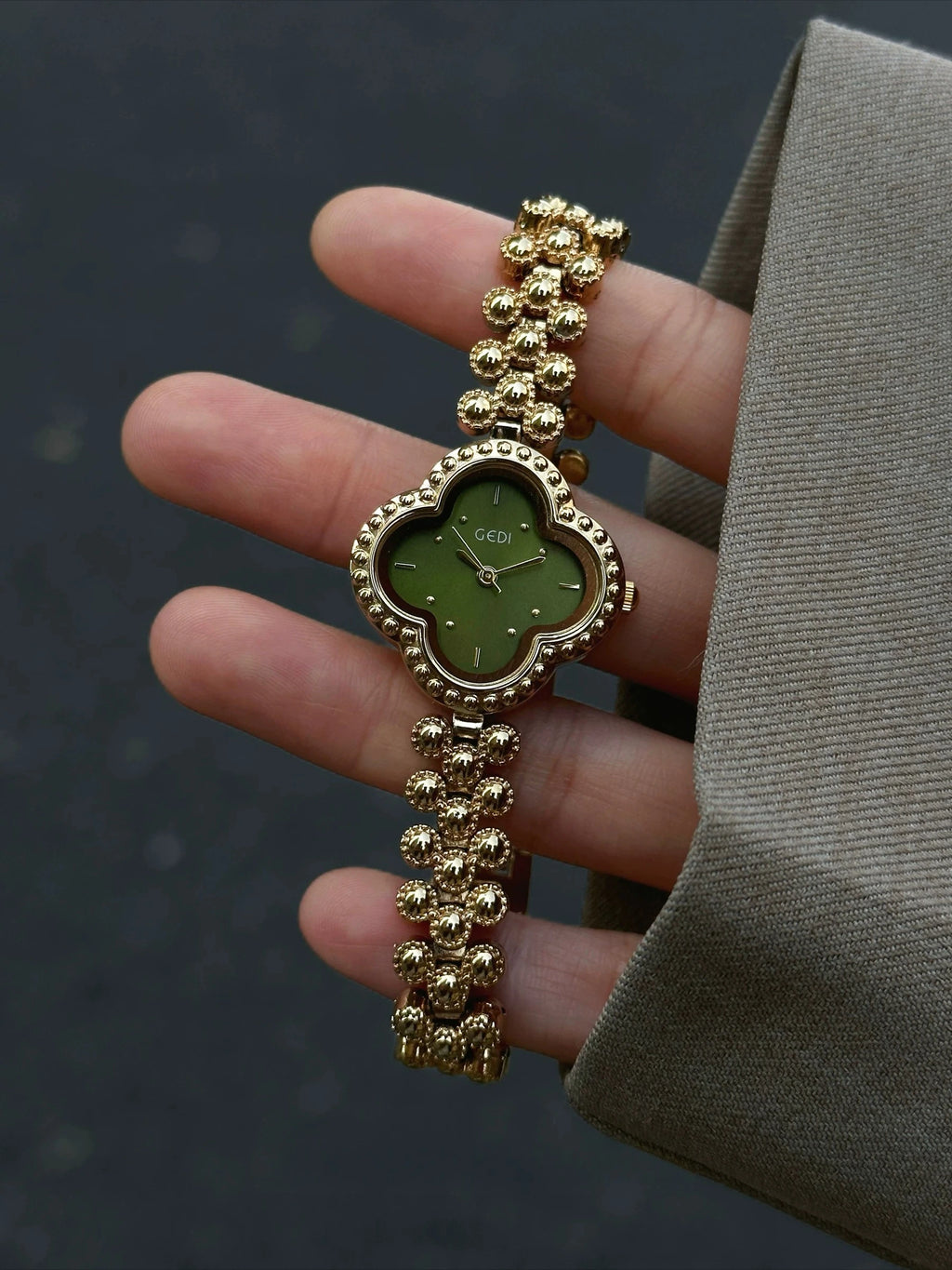 Luxury Gold Ladies Watch Medieval Aristocratic Ladies Watch Exquisite Quartz Watch Waterproof