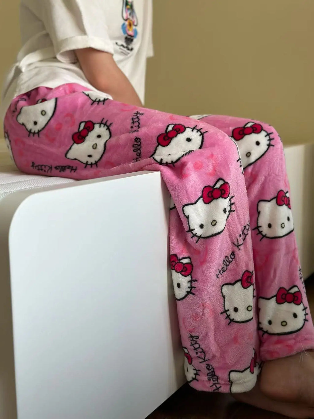 Hello Kitty flannel sleeping pants women's autumn and winter velvet warm casual home graffiti pants can be worn outside