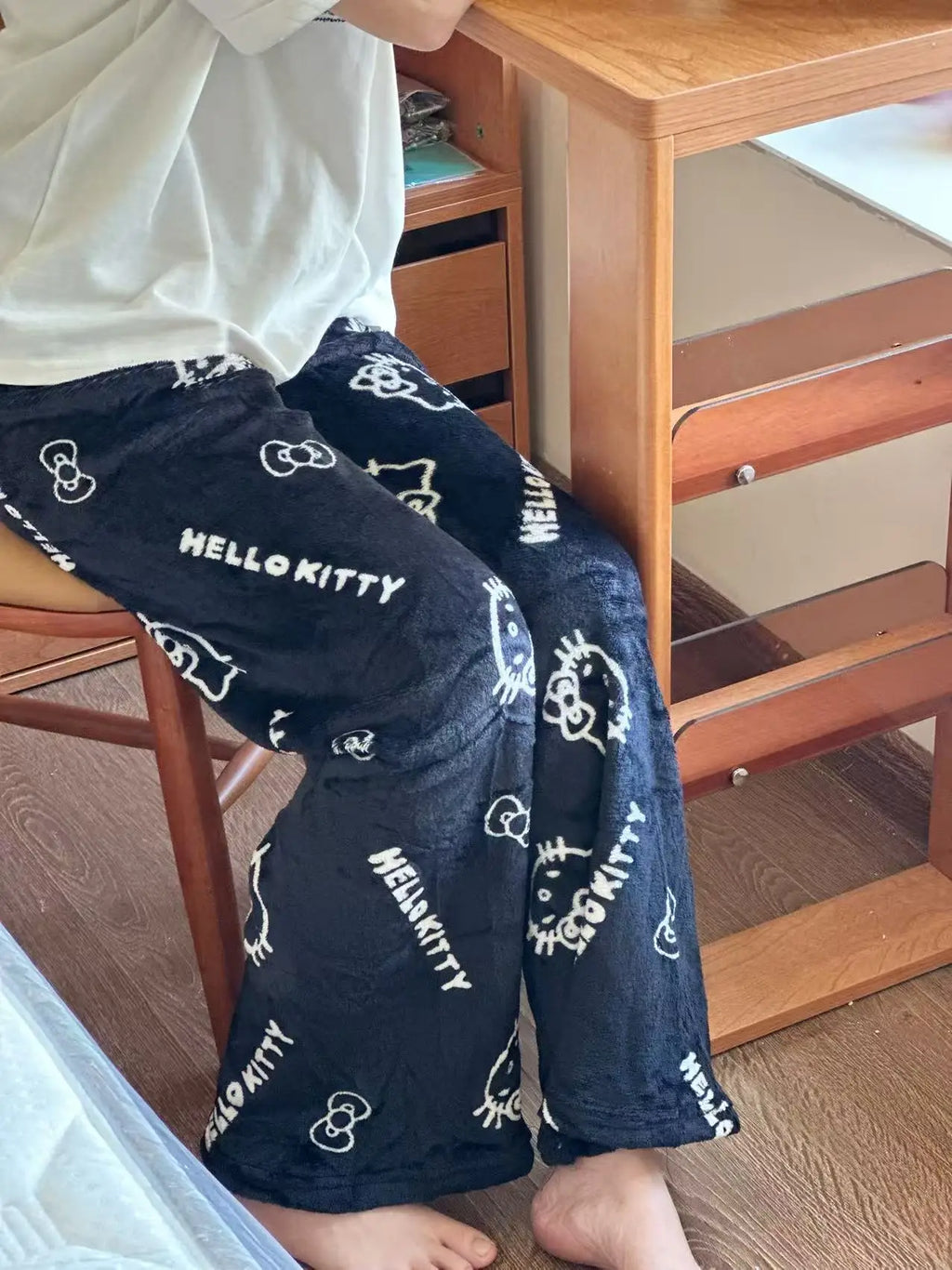 Hello Kitty flannel sleeping pants women's autumn and winter velvet warm casual home graffiti pants can be worn outside