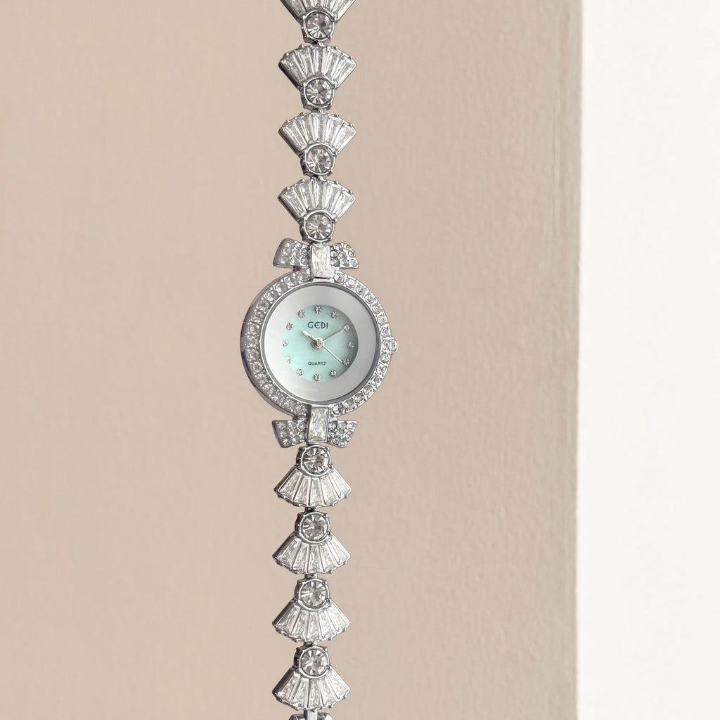 Mermaid Women's Watch Light Luxury Niche Diamond Bracelet Quartz Watch Fashion High-end Gift