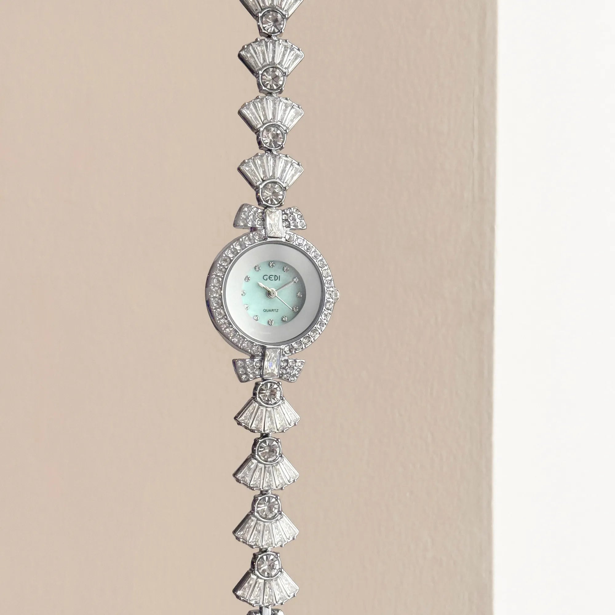 Mermaid Women's Watch Light Luxury Niche Diamond Bracelet Quartz Watch Fashion High-end Gift