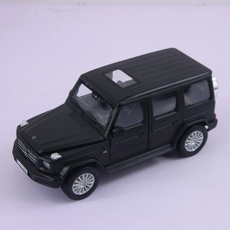 Maisto 1:25 Simulated Mercedes Benz G500 alloy car model doors can be opened rich details, fine workmanship, and good quality