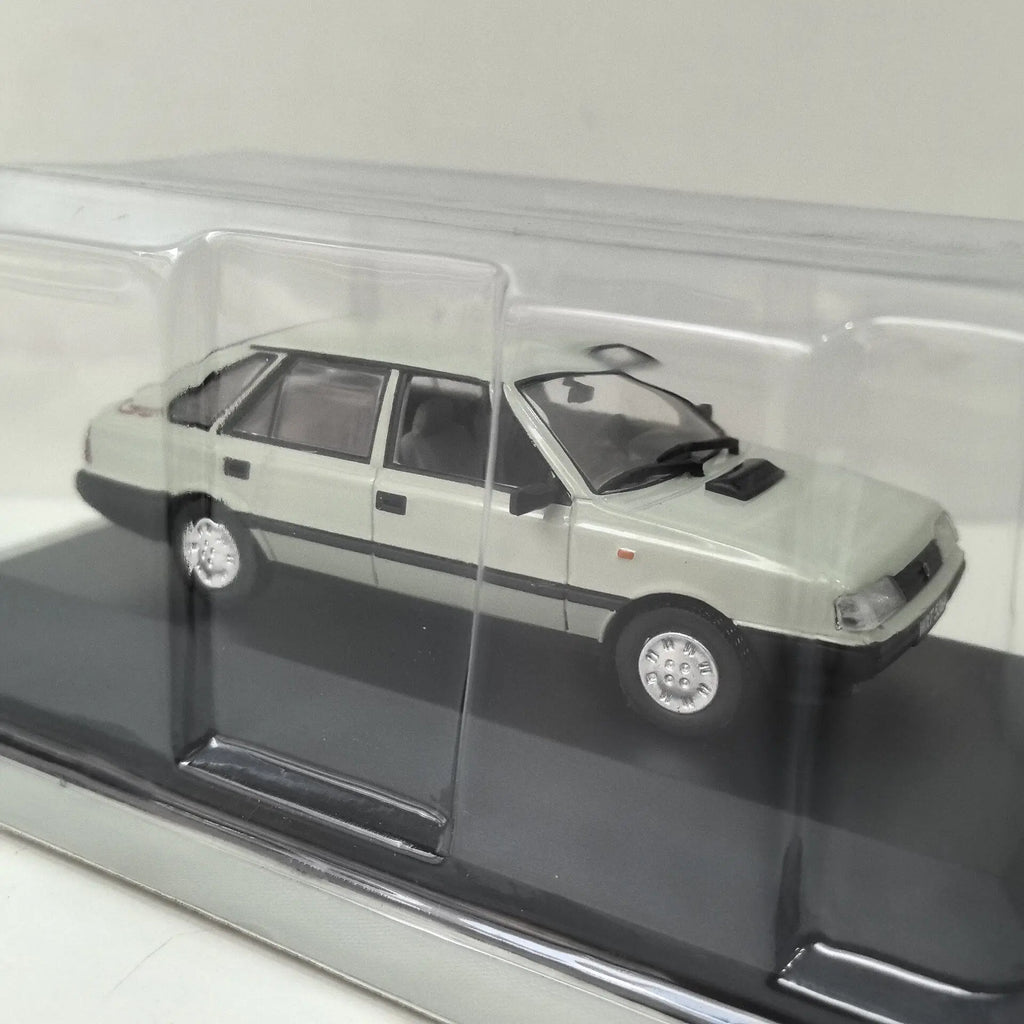 Diecast IXO 1/43 Scale FSO POLONEZ CARO V7 Alloy Car Model