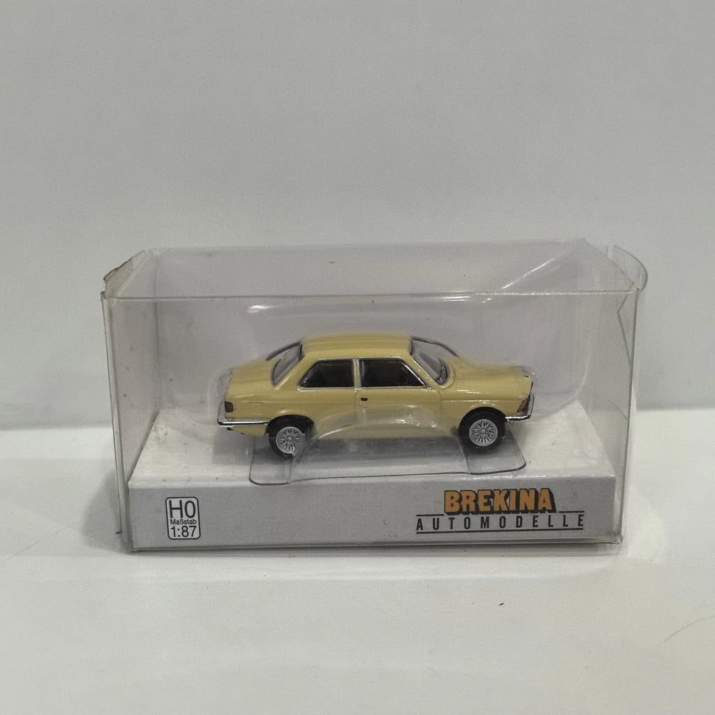 BREKINA HO 1/87 Scale SKODA 1203 Plastics Car Model